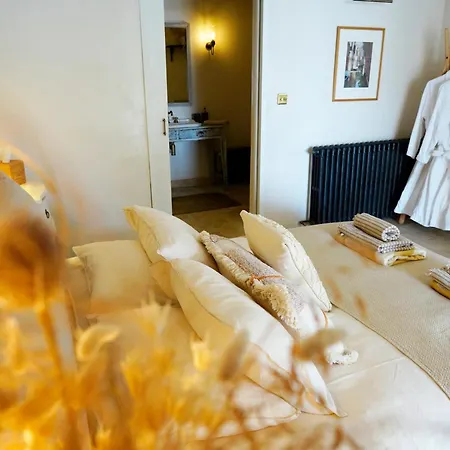 Plates Luxury D'hotes Et Saint-Mezard