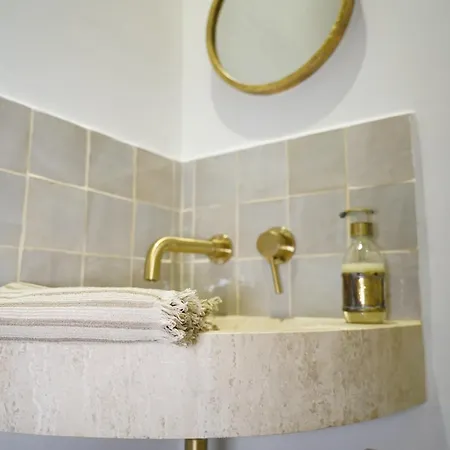 Plates Luxury D'hotes Et Bed and breakfast