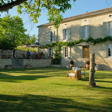 Plates Luxury D'hotes Et Bed and breakfast Saint-Mezard