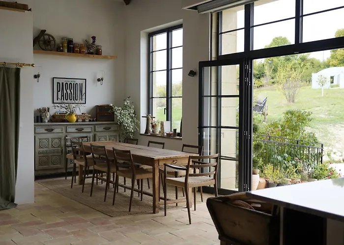 Plates Luxury D'hotes Et Saint-Mezard