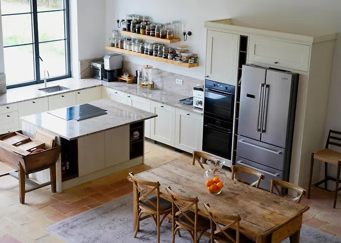 Plates Luxury D'hotes Et Saint-Mezard